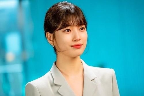 Làm 'con nhà nghèo' mà dùng toàn đồ hiệu như Suzy trong 'Start Up' thì ai cũng muốn