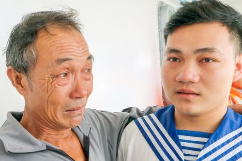 'Cha về đây rồi!'