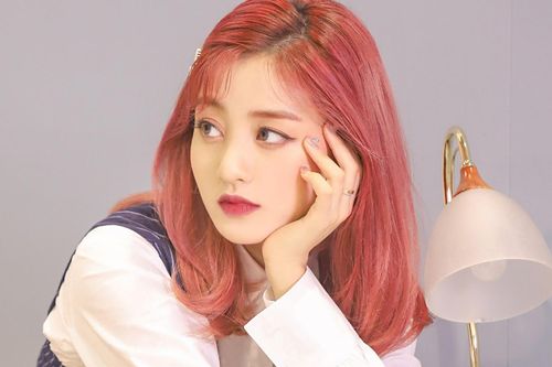 Món đồ làm đẹp yêu thích của Jihyo và Sana