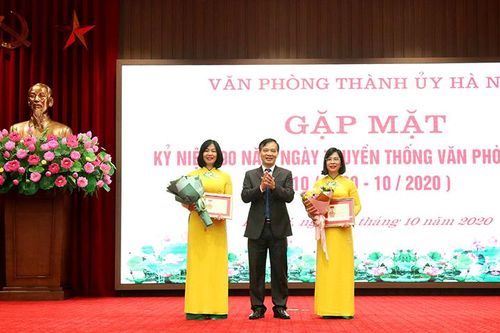 Xây dựng đội ngũ cán bộ văn phòng cấp ủy tận tụy, gương mẫu, trách nhiệm, chuyên nghiệp