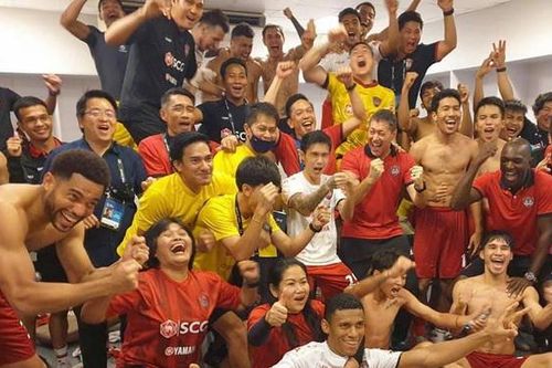 Văn Lâm cùng Muangthong giành chiến thắng nghẹt thở