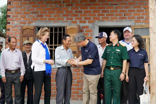 Nơi an cư mới trước mùa lũ của các hộ dân bị ô nhiễm bom mìn