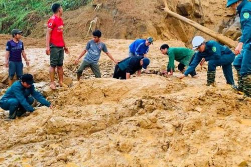 Mưa lũ và bão làm 229 người chết và mất tích