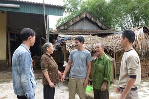 Vượt hiểm nguy cứu dân trong lũ dữ