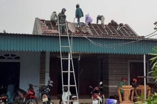 Lốc bốc mái nhà