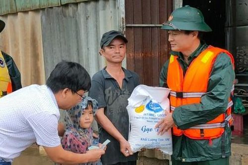 Báo SGGP hỗ trợ người dân bị thiệt hại do bão lũ ở Thừa Thiên - Huế