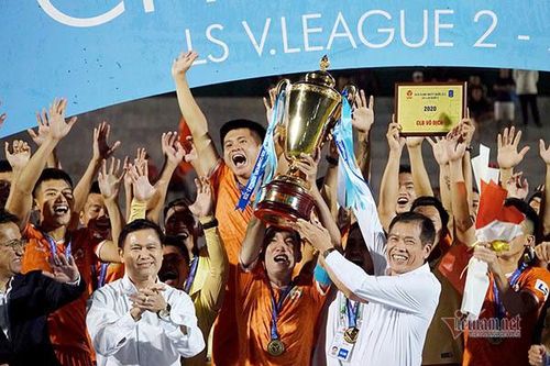 'Chảo lửa' Quy Nhơn bùng nổ khi Bình Định trở lại V-League