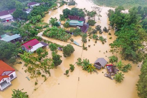 Vùng lũ Thanh Chương vẫn ngập chìm trong nước