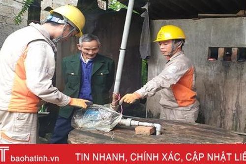 Mưa to, nước lớn, ngành điện Hà Tĩnh phòng chống sự cố trong dân