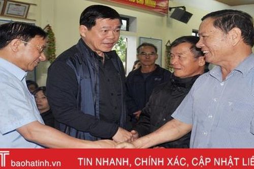 Phó Trưởng ban Dân vận Trung ương thăm hỏi đồng bào vùng lũ Hà Tĩnh