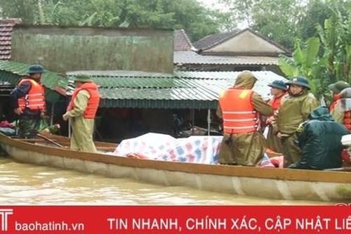 Gần 2.500 hộ dân Đức Thọ vẫn đang bị ngập lũ