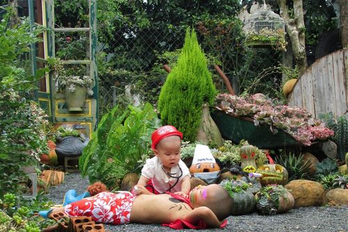 Bà mẹ gây sốt với màn hóa trang Halloween cho con chất phát ngất