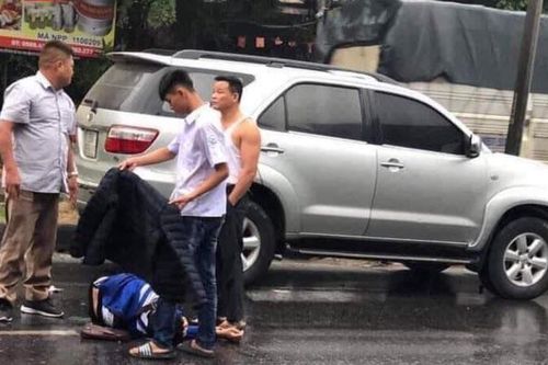 Hành động đẹp của nam sinh với nạn nhân bị tai nạn giao thông khiến nhiều người cảm động