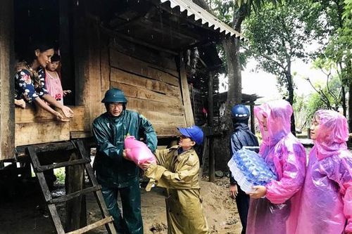 UNFPA hỗ trợ 540.000 USD cho phụ nữ và trẻ em gái bị ảnh hưởng bởi bão lụt miền Trung