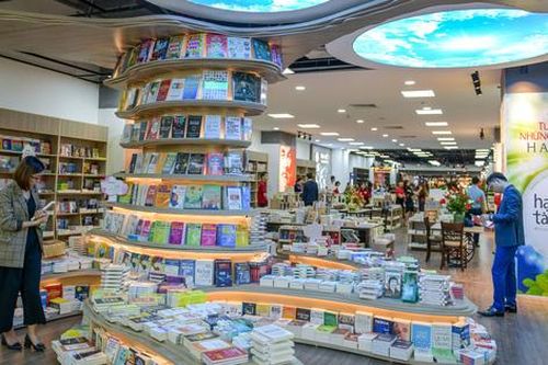 Khám phá nhà sách 3.000m2 đẹp như khu triển lãm nghệ thuật ở Hà Nội