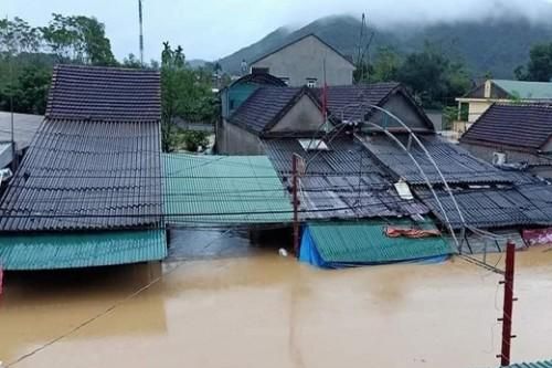 Nghệ An: Mưa lũ làm 5.000 người bị cô lập thiếu lương thực và nước sạch
