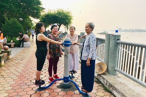 Không ai ngoài cuộc