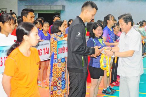 200 vận động viên dự Giải cầu lông các câu lạc bộ tỉnh Gia Lai năm 2020
