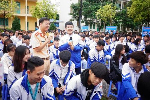 Tuyên truyền pháp luật về trật tự an toàn giao thông cho học sinh
