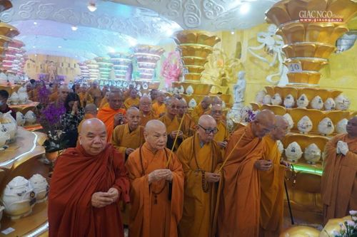 Chư giáo phẩm lãnh đạo Giáo hội quang lâm chùa Kỳ Quang 2
