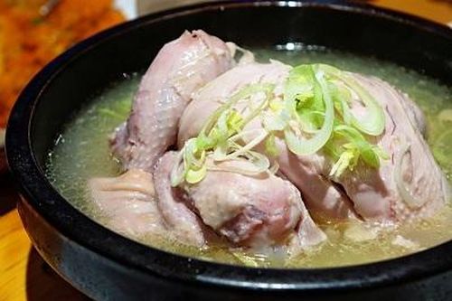 Tại sao bạn nên ăn súp gà khi bị cảm lạnh và cảm cúm?