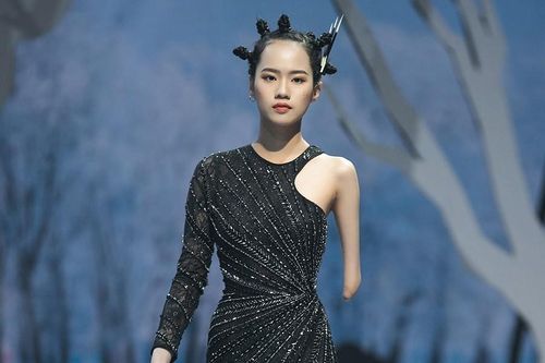 Người mẫu khuyết tay hay chuyện cô bạn 16 tuổi yêu thương cơ thể không hoàn hảo của mình