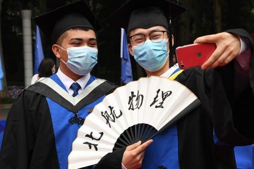 Xếp xó bằng đại học, cử nhân Trung Quốc chật vật tìm việc vì Covid-19