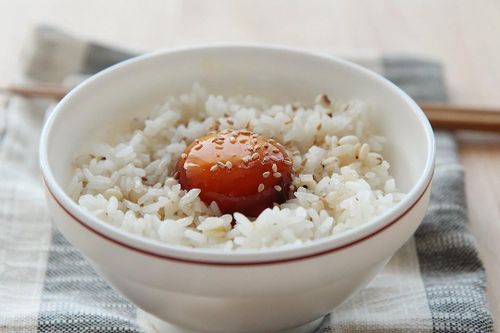 Cách làm cơm trộn trứng sống của người Nhật