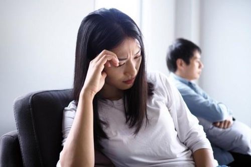 Vợ kiện chồng vì lén gửi hơn 800.000 USD cho người yêu cũ