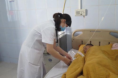 Sau tiệc cưới năm người nhập viện nghi ngô độc thực phẩm