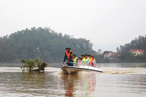 Bộ Xây dựng kiểm tra công tác phòng chống, khắc phục hậu quả thiên tai tại miền trung