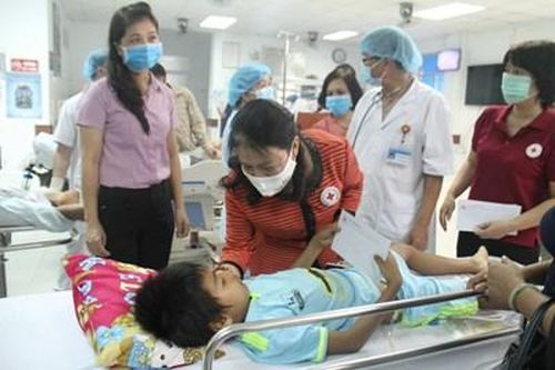 Hội Chữ thập đỏ Việt Nam chung sức cùng người dân vượt bão lũ