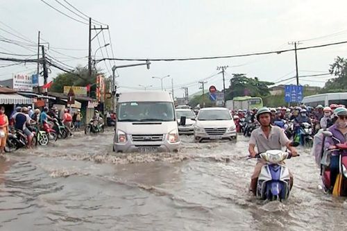 TPHCM: Mưa lớn, nhiều nơi bị ngập