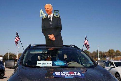 Bầu cử Mỹ 2020: Tổng thống Trump và ứng cử viên đảng Dân chủ Joe Biden tăng tốc đua nước rút