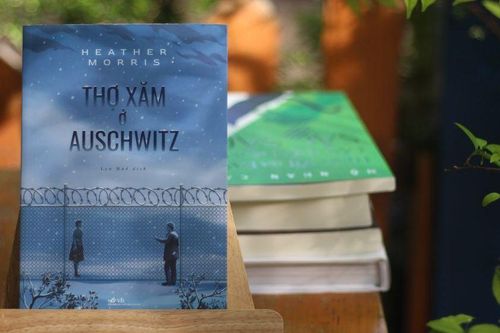 'Thợ xăm ở Auschwitz' - Phẩm giá và tình người trong nghịch cảnh