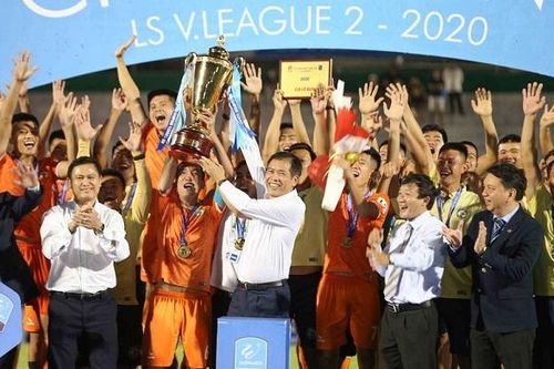 Liverpool lên vị trí số 1 Premier League, Nam Định trụ hạng thành công