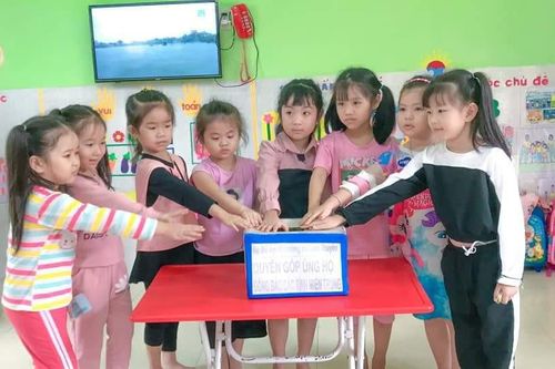 Cô, trò trường mần non Lam Thuyên chung tay ủng hộ đồng bào miền Trung