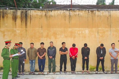 Bắt 9 đối tượng tham gia đánh bạc tại một ổ xóc đĩa chuyên nghiệp