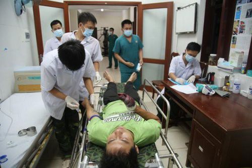 Đảo Trường Sa cấp cứu ngư dân bị mất đốt ngón tay