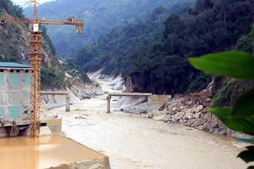 Giải cứu những người mắc kẹt còn lại tại thủy điện Đăk Mi 2