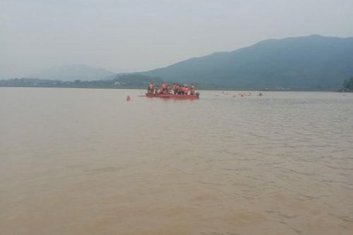 Tìm thấy thi thể nam thanh niên đuối nước khi cùng cha đi bắt cá