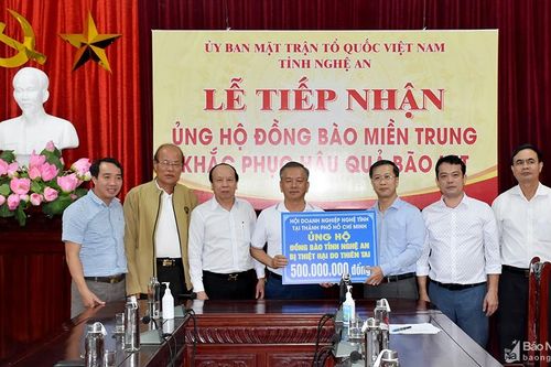 500 triệu đồng ủng hộ đồng bào 2 huyện Hưng Nguyên và Thanh Chương bị thiệt hại do thiên tai