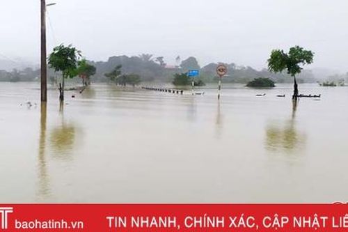 Nước sông Ngàn Sâu xuống chậm, các xã hạ du Vũ Quang vẫn ngập sâu