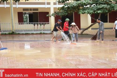 Tất bật dọn vệ sinh để sớm đón học sinh trở lại trường
