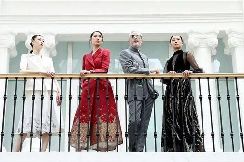 COVID-19 khiến nhiều người 'quên lãng' những bộ đồ trang trọng