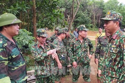 Dân xã Phước Lộc, huyện Phước Sơn đã được máy bay tiếp tế lương thực
