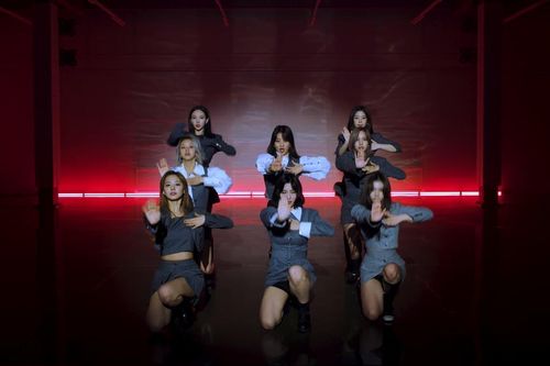 Twice tung clip nhảy cực 'màu mè' cho I Can't Stop Me