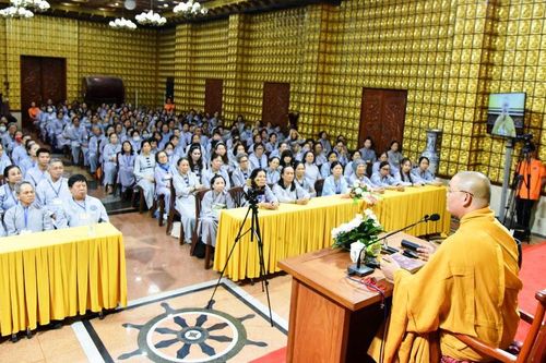 Hơn 500 Phật tử về chùa Giác Ngộ tu 'Ngày an lạc'