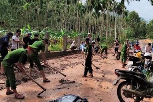 Chủ Nhật tình nguyện giúp dân của tuổi trẻ Công an Thừa Thiên Huế