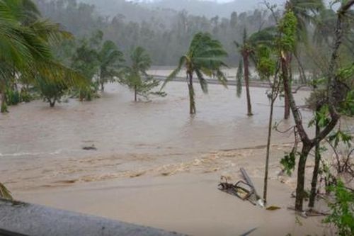 Siêu bão Goni suy yếu sau khi quét qua Philippines, 4 người chết